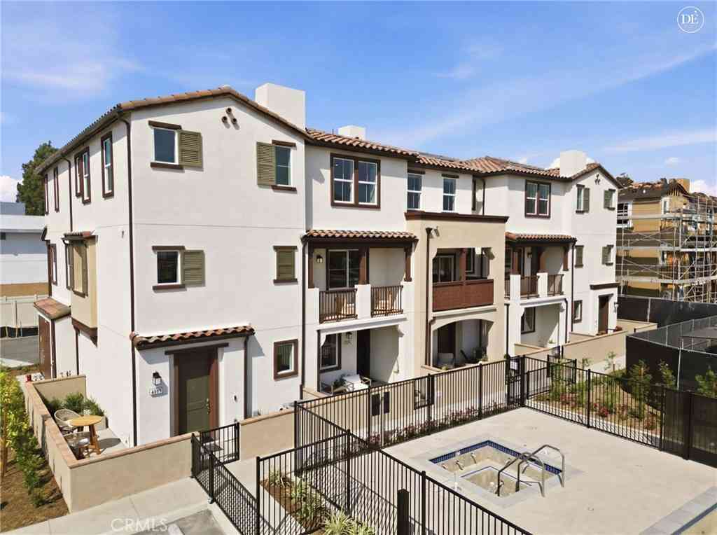 Townhouse For Sale - 6640 Via Vista<br/> Los Angeles County, Pico Rivera, CA 90660