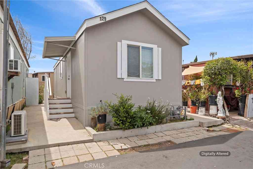 Mobile Home For Sale - 7650 Balboa Boulevard #129<br/> Van Nuys, CA 91406