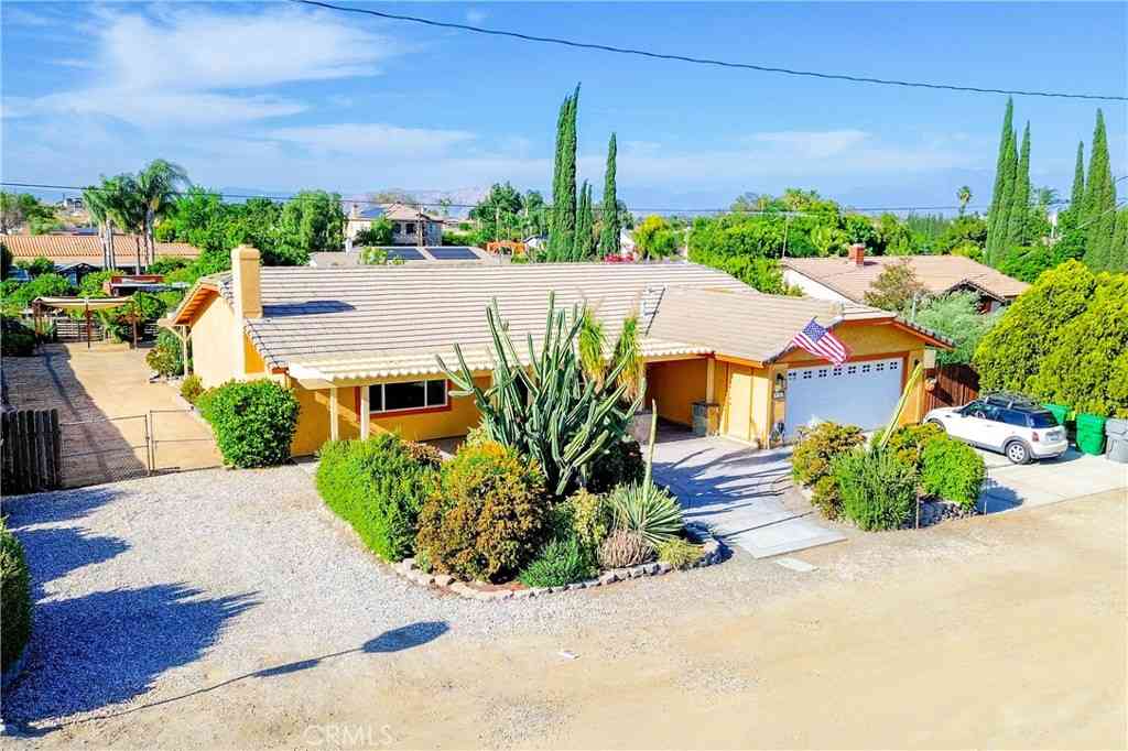 Homes For Sale - 18760 Boulder<br/> Riverside County, Riverside, CA 92508