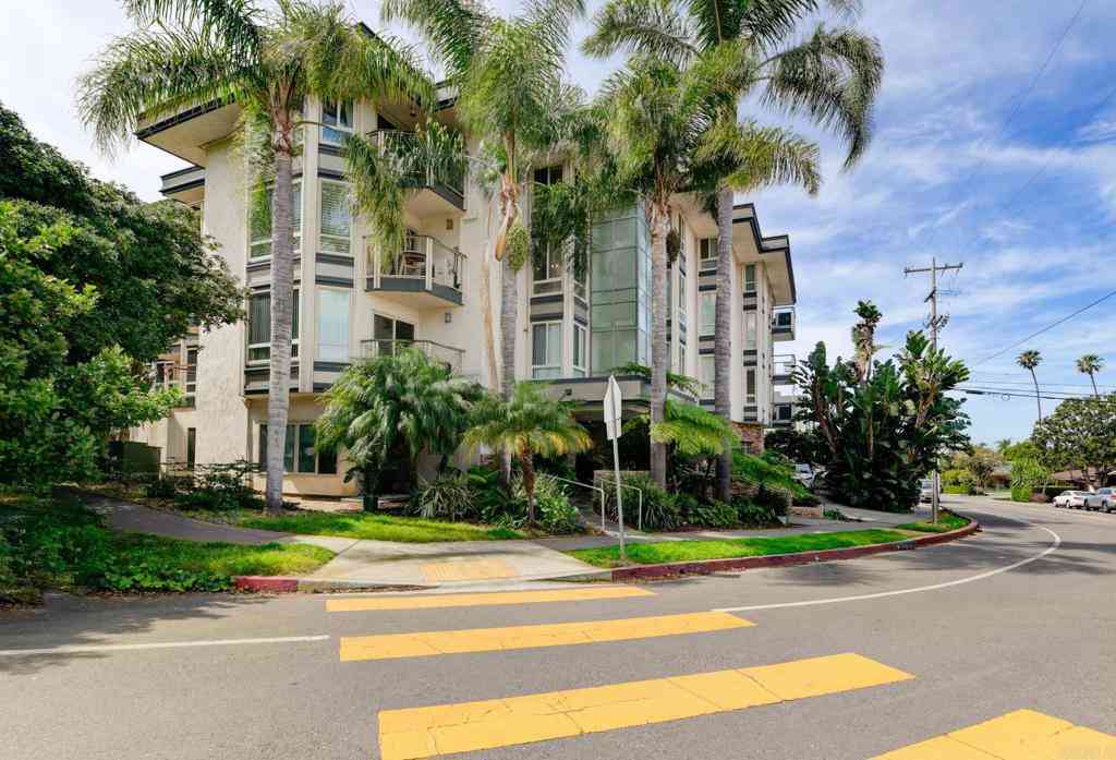 Condo For Rent - 935 Genter Street #212<br/> La Jolla, CA 92037