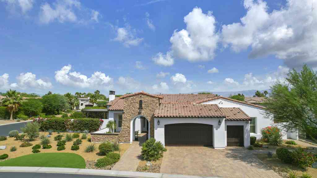 Homes For Sale - 81660 Chant Court<br/> Riverside County, La Quinta, CA 92253