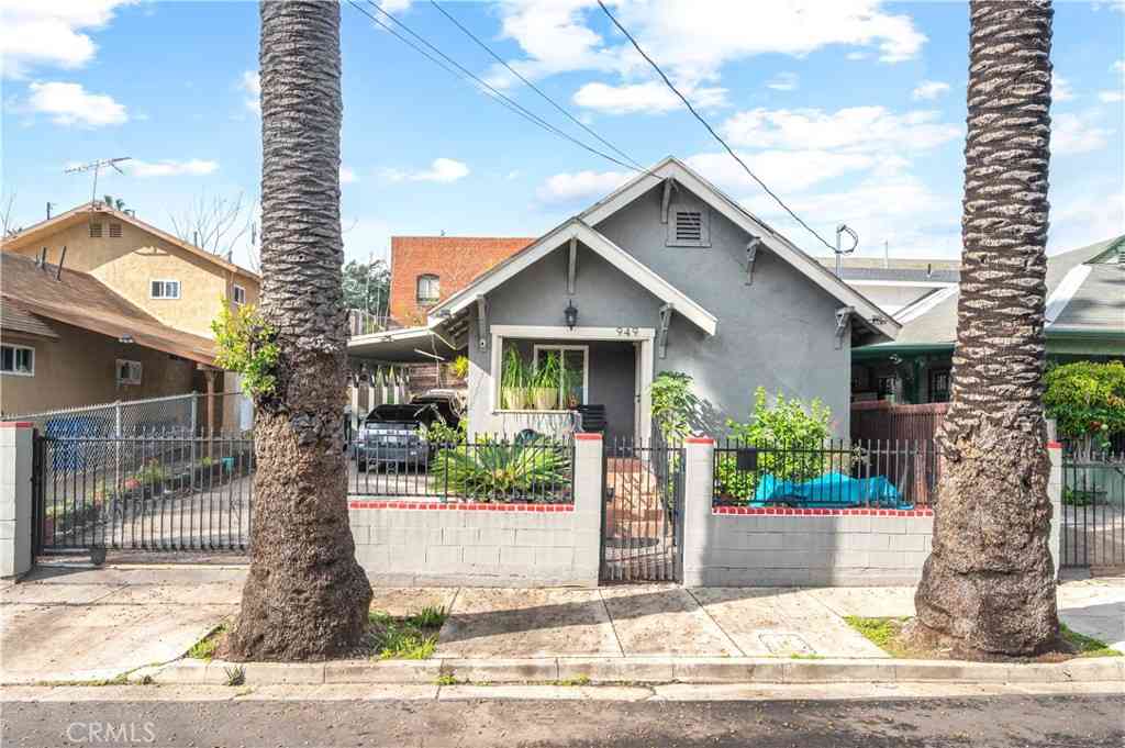 Homes For Sale - 949 Hollins Street<br/> Los Angeles County, Los Angeles, CA 90023