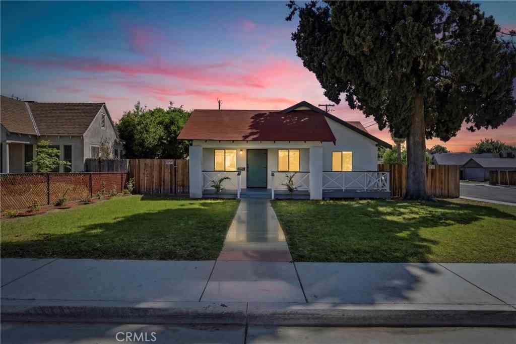 Homes For Sale - 201 Lincoln Street<br/> Bakersfield, CA 93305
