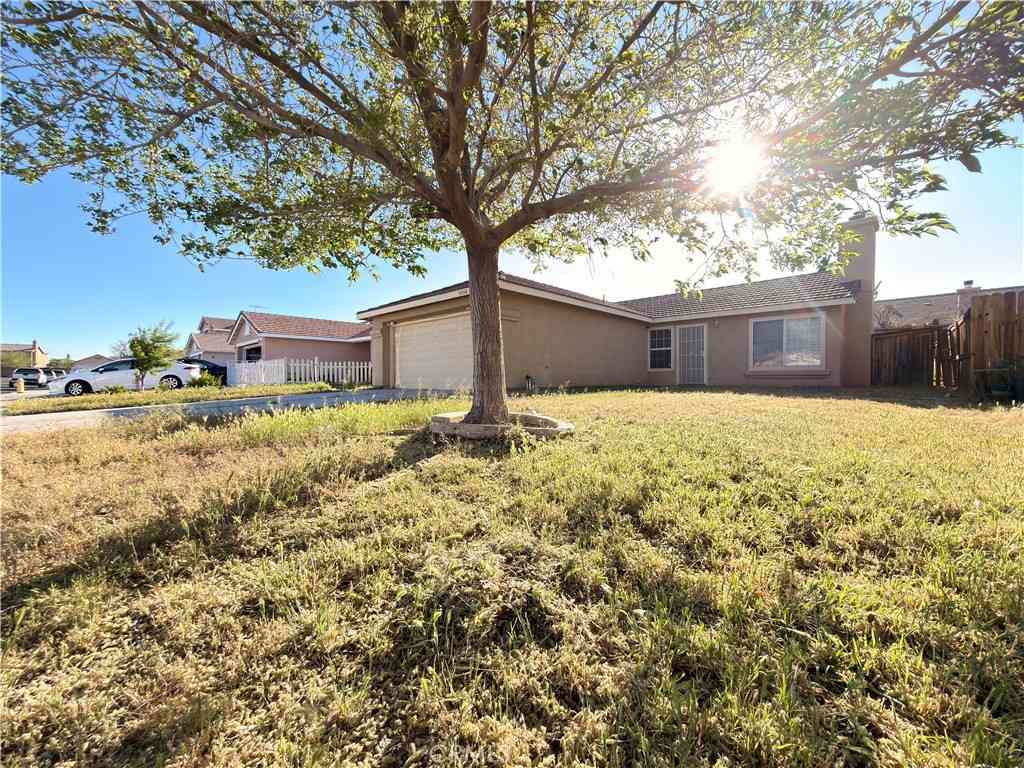Homes For Sale - 9356 Nolina<br/> Hesperia, CA 92344