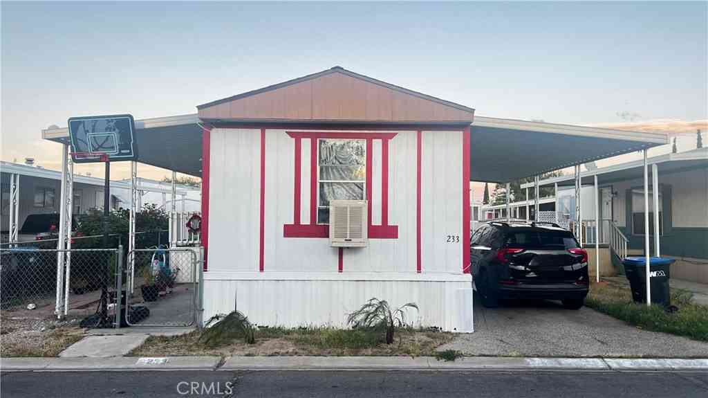 Mobile Home For Sale - 1301 E Avenue I E #233<br/> Lancaster, CA 93535