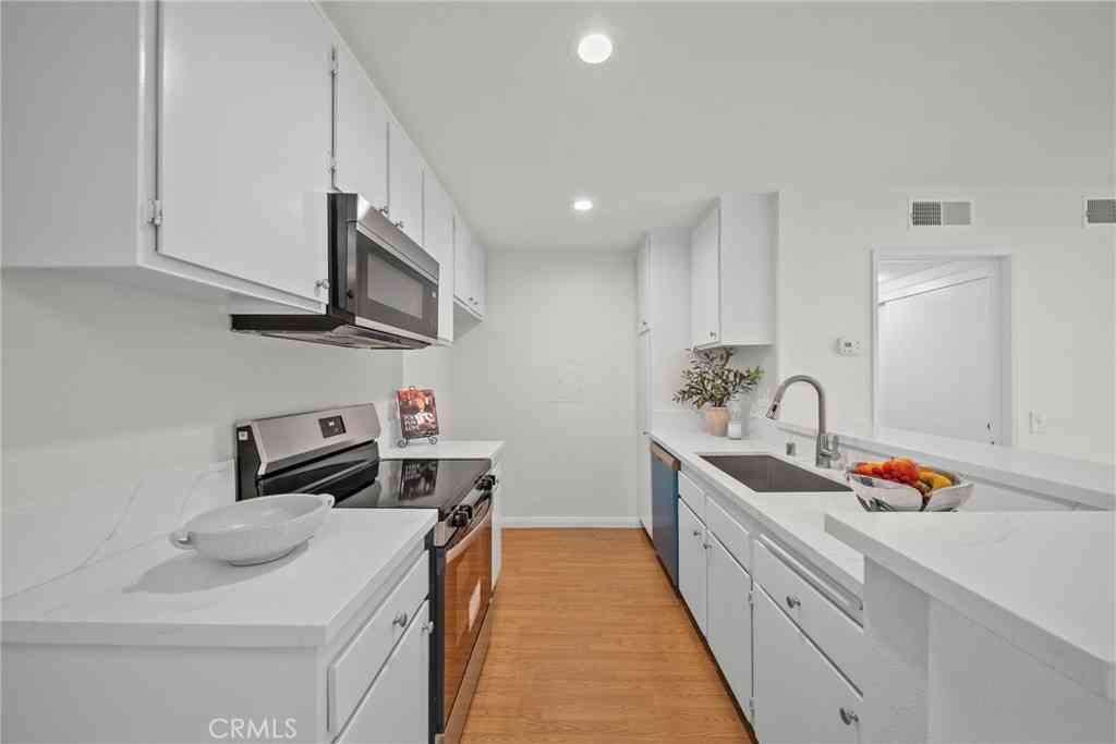 Condo For Sale - 23515 Lyons #253<br/> Valencia, CA 91355