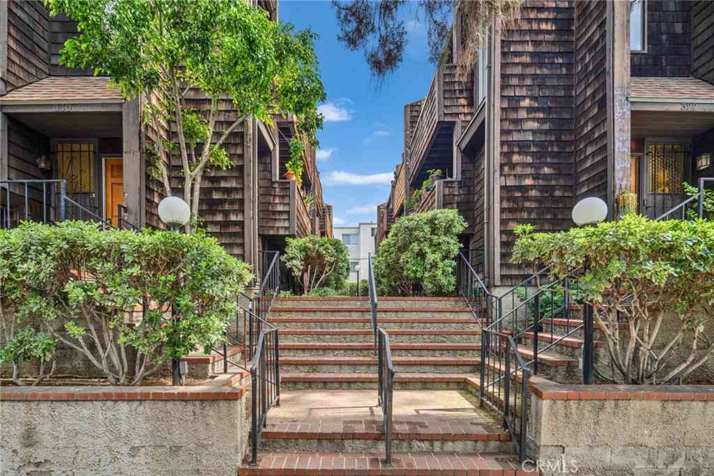 Townhouse For Sale - 332 N 5th Street<br/> Los Angeles County, Burbank, CA 91501