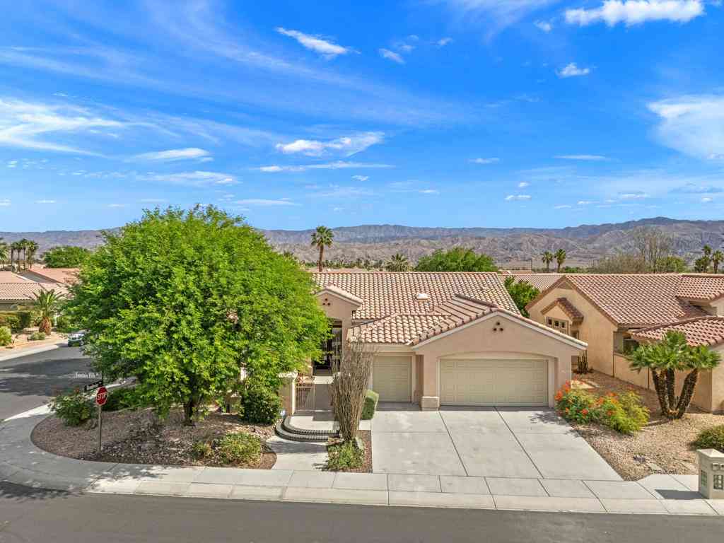 Homes For Sale - 78892 Fountain Hills Drive<br/> Riverside County, Palm Desert, CA 92211