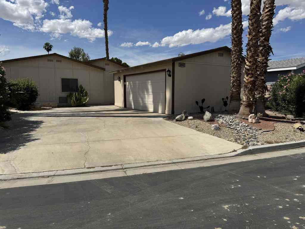 Mobile Home For Sale - 34965 Surrey Way<br/> Thousand Palms, CA 92276