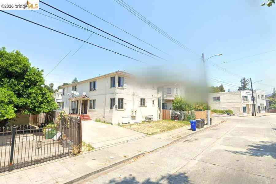 Multifamily For Sale - 2141 14th Ave<br/> Alameda County, Oakland, CA 94606