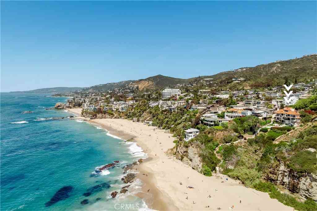 Homes For Sale - 32061 Coast Highway<br/> Laguna Beach, CA 92651