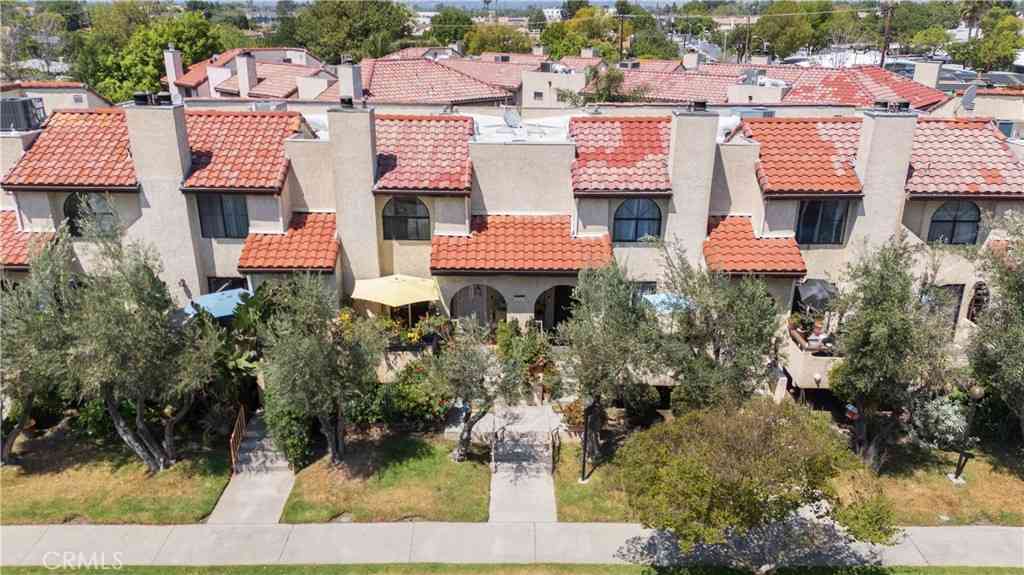 Townhouse For Sale - 14325 Terra Bella<br/> Los Angeles County, Panorama City, CA 91402