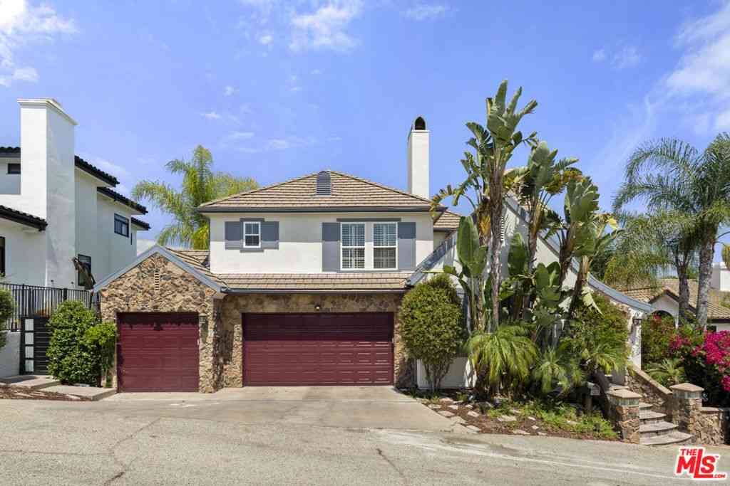 Homes For Rent - 21615 Medina Estates Drive<br/> Woodland Hills, CA 91364