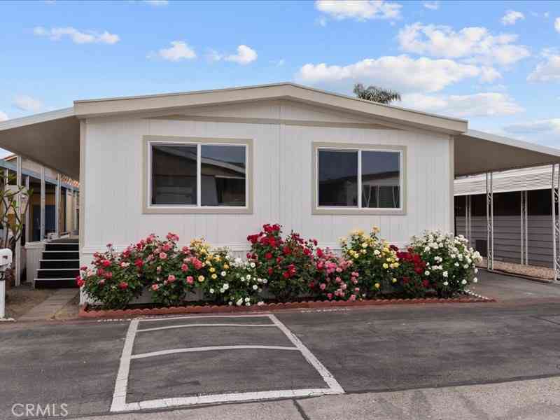 Mobile Home For Sale - 131 Laburnum Lane #29<br/> Fountain Valley, CA 92708