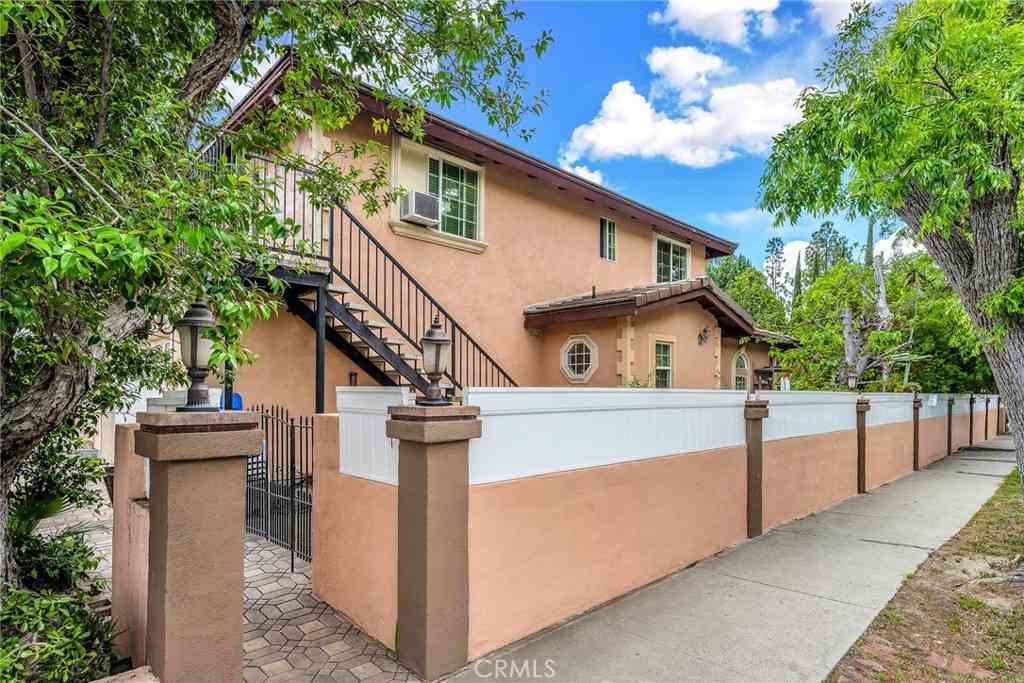 Condo For Rent - 8331 Joan Lane<br/> West Hills, CA 91304