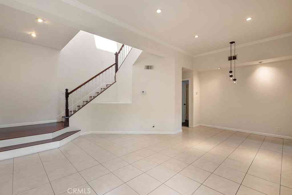 Townhouse For Sale - 23 Willowcrest<br/> Los Angeles County, Pomona, CA 91766