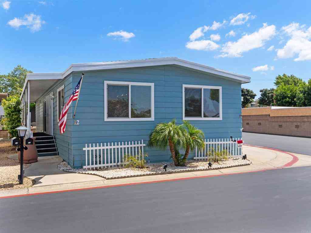 Mobile Home For Sale - 1506 Oak Drive #12<br/> San Diego County, Vista, CA 92084