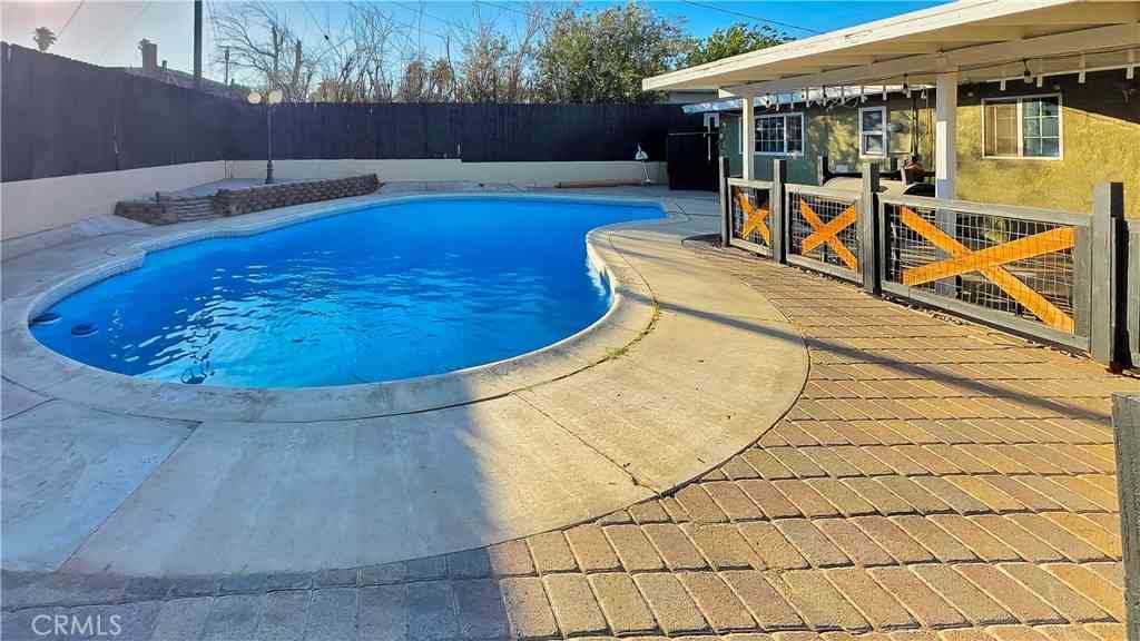 Homes For Sale - 1240 E Navajo<br/> Barstow, CA 92311