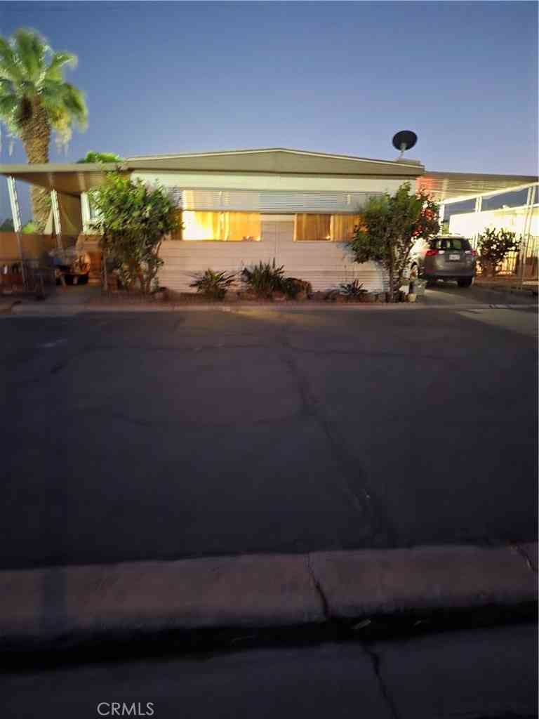 Mobile Home For Sale - 51555 Monroe #1<br/> Indio, CA 92201