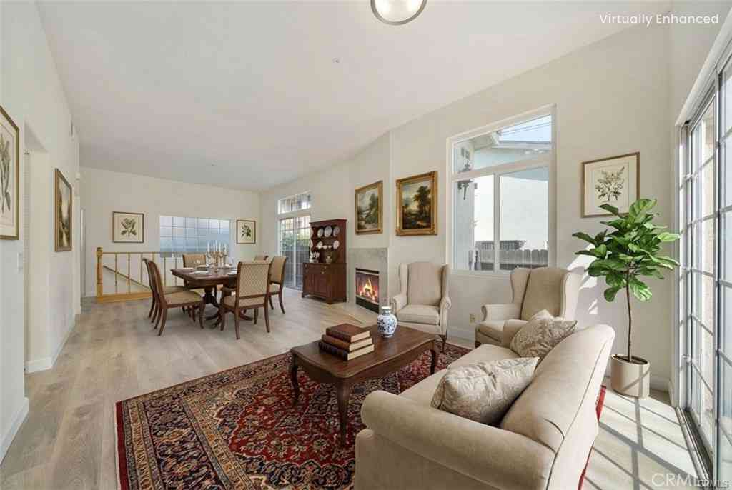 Townhouse For Sale - 134 N Atlantic #B<br/> Los Angeles County, Alhambra, CA 91801