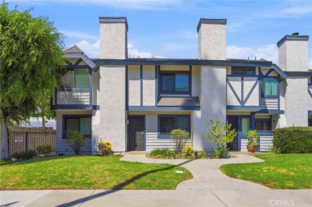 Townhouse For Sale - 19231 Sherman Way #1<br/> Los Angeles County, Reseda, CA 91335