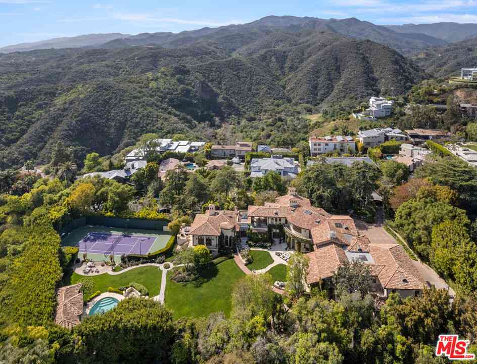Homes For Sale - 1550 Amalfi Drive<br/> Los Angeles County, Pacific Palisades, CA 90272