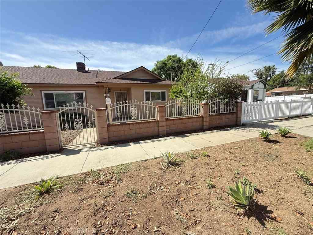 Homes For Sale - 122 E Park<br/> San Bernardino County, Ontario, CA 91761