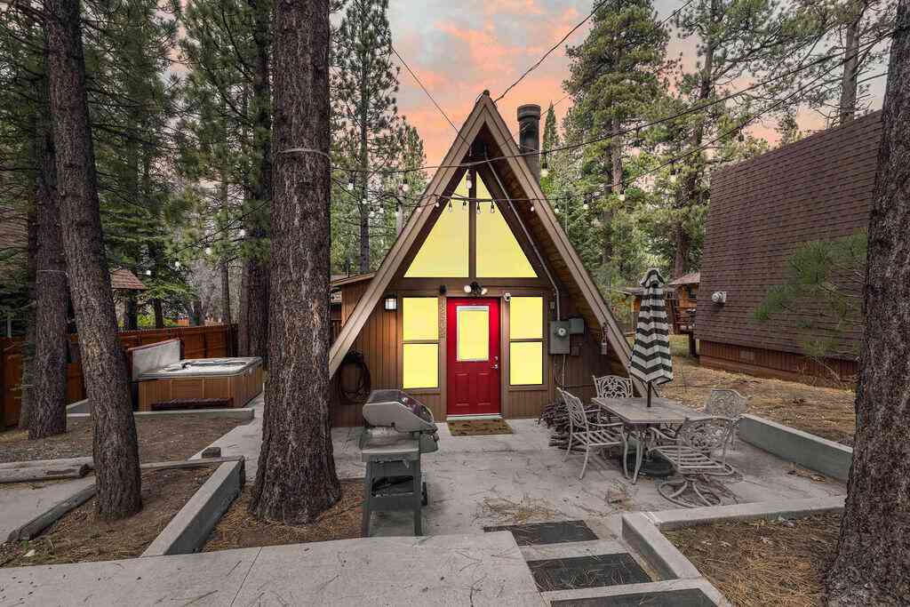 Homes For Sale - 42532 Willow Avenue<br/> San Bernardino County, Big Bear, CA 92315