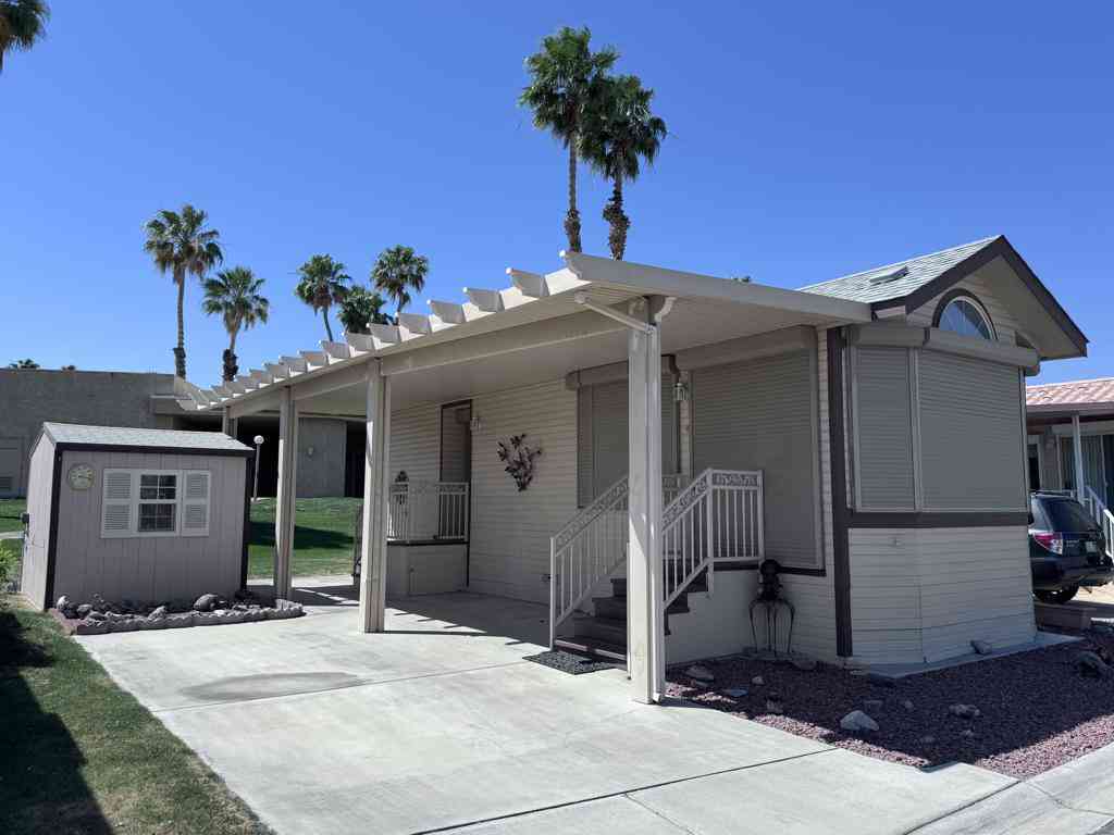 Mobile Home For Sale - 81620 Avenue 49 #160B<br/> Indio, CA 92201
