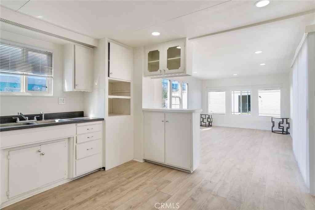 Mobile Home For Sale - 17069 North Indian Canyon #68<br/> Palm Springs, CA 92258