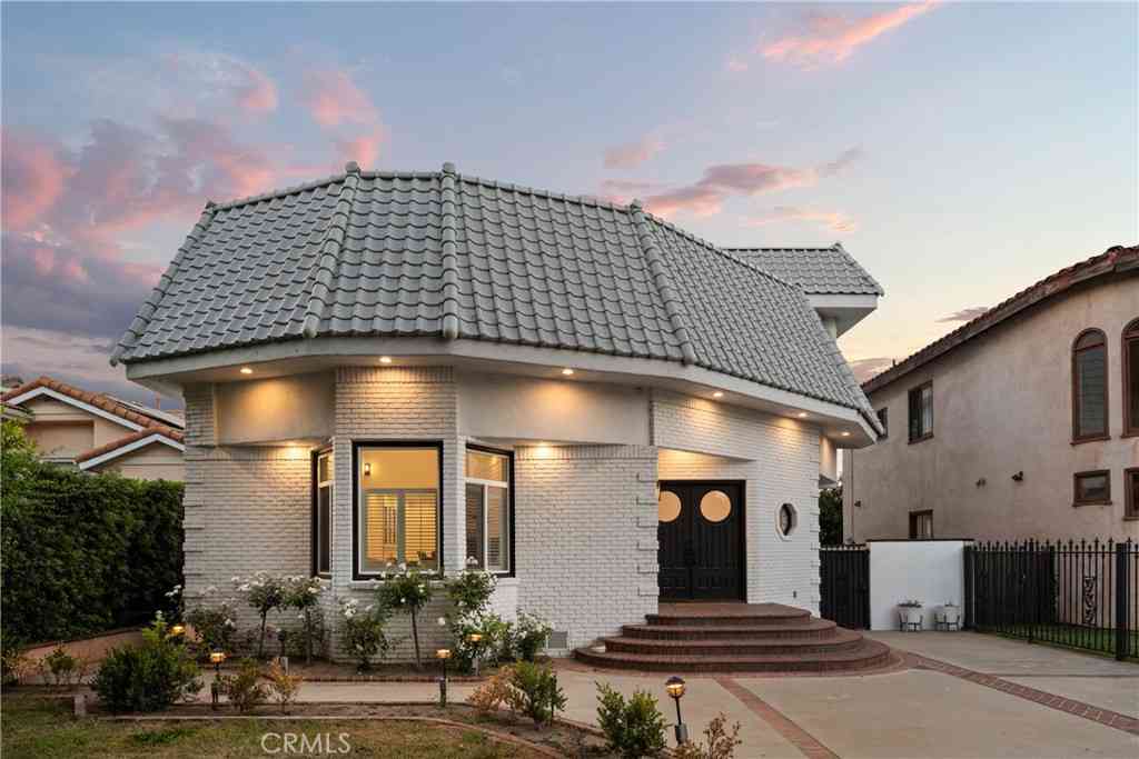 Homes For Rent - 14713 Valleyheart Drive<br/> Sherman Oaks, CA 91403