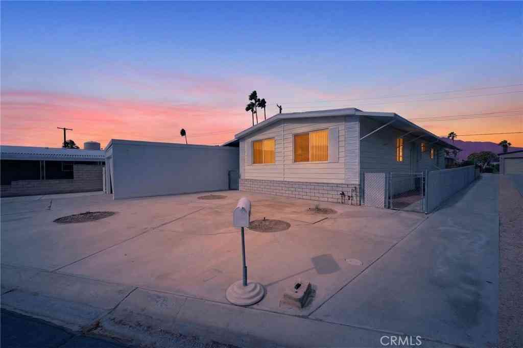 Mobile Home For Sale - 33183 Laura<br/> Thousand Palms, CA 92276