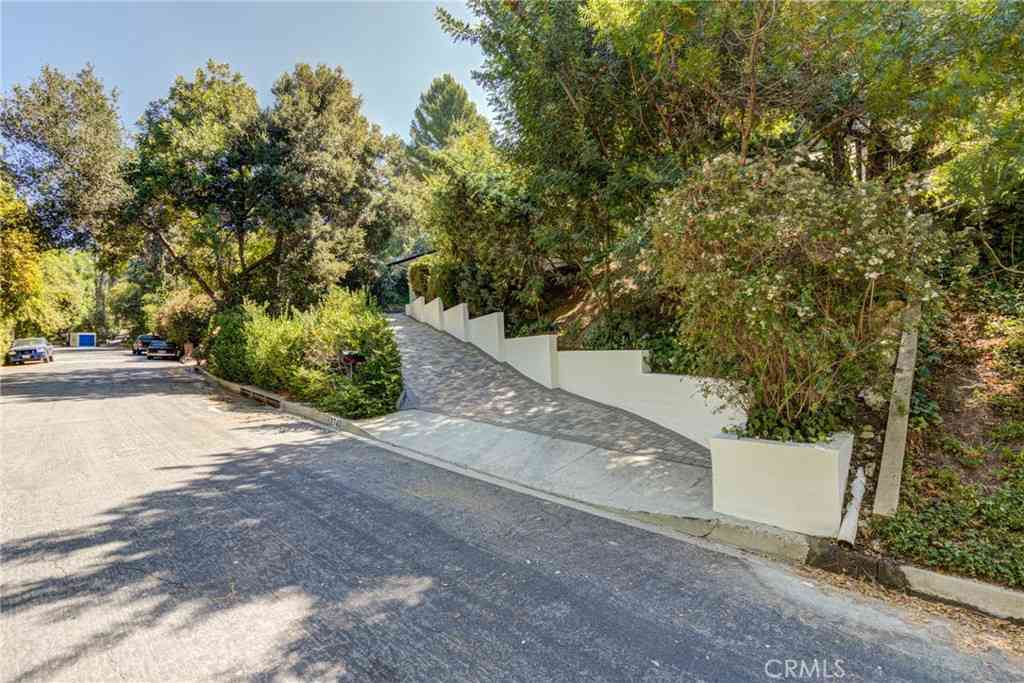Homes For Rent - 2740 Hutton Drive<br/> Beverly Hills, CA 90210