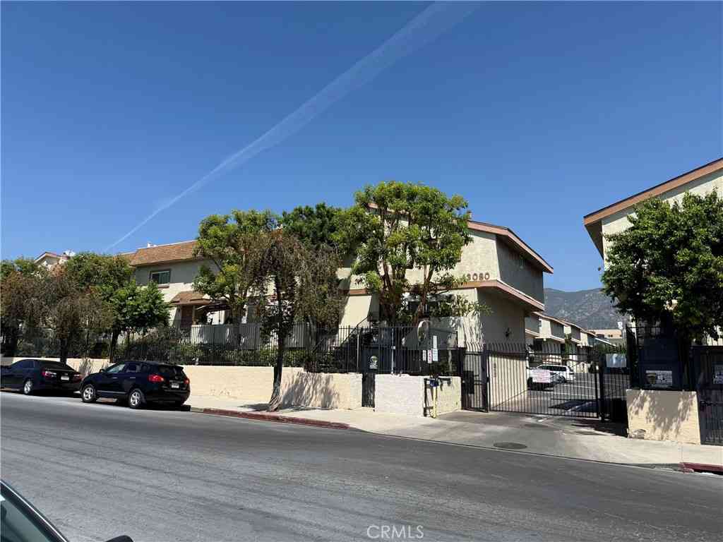 Townhouse For Sale - 13080 Dronfield #23<br/> Los Angeles County, Sylmar, CA 91342