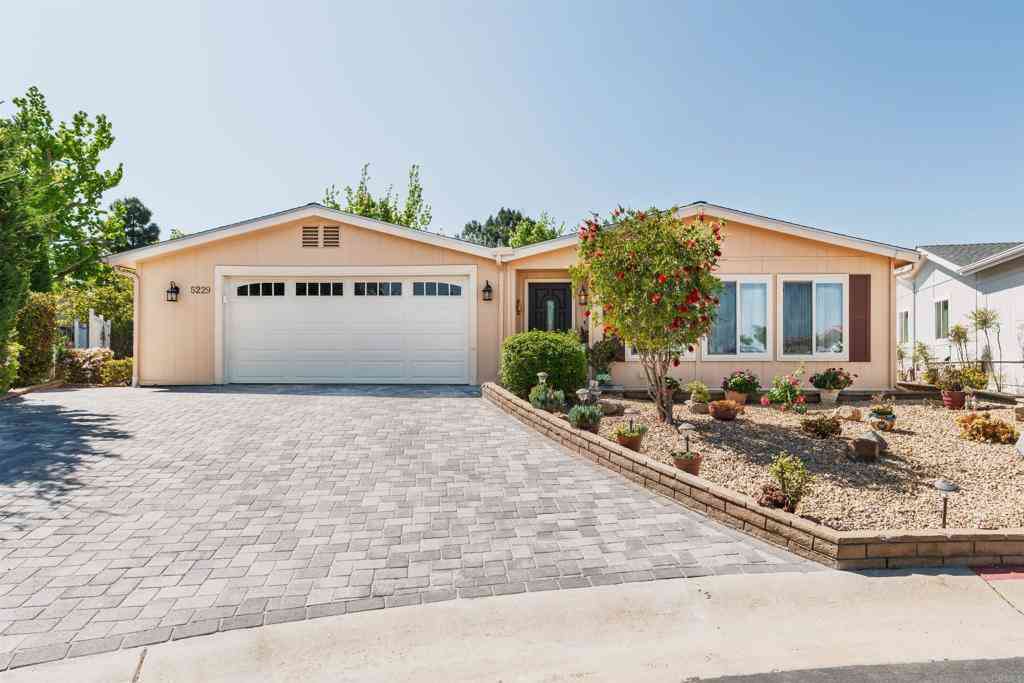 Homes For Sale - 5229 Harvest Court<br/> San Diego County, Oceanside, CA 92057
