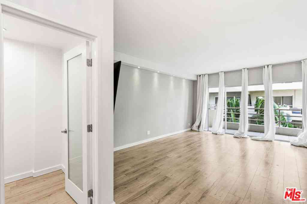 Condo For Rent - 1131 Alta Loma Road #306<br/> West Hollywood, CA 90069