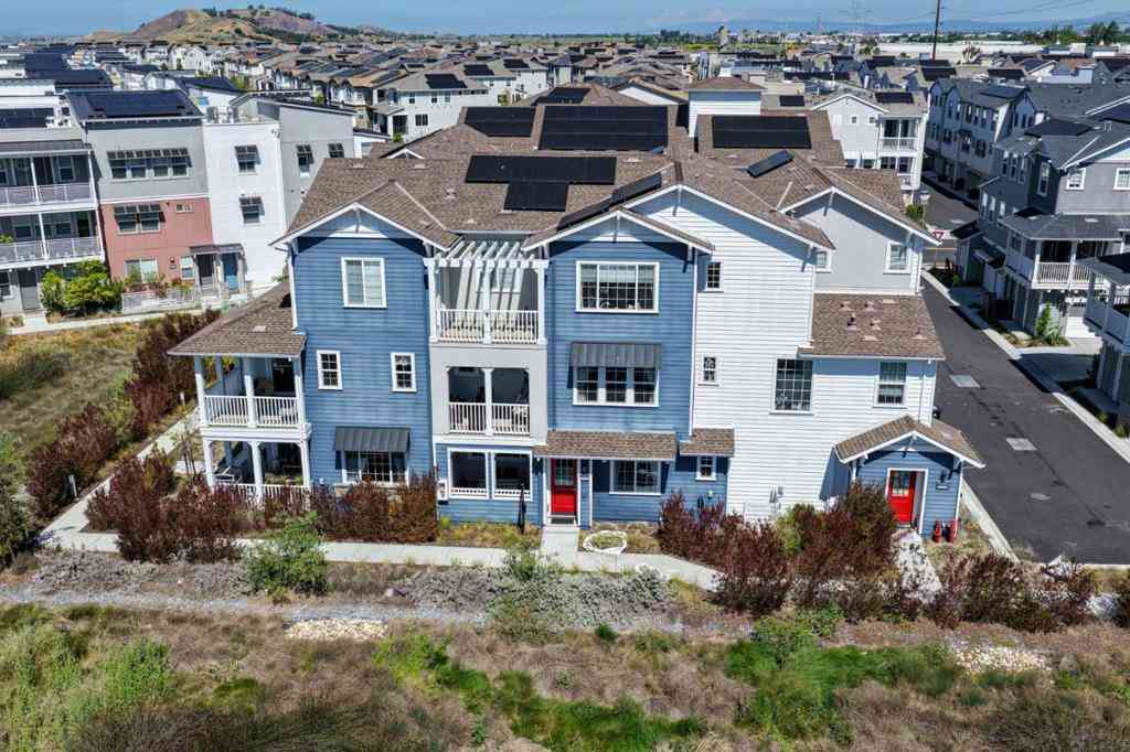 Townhouse For Sale - 9532 Seawind Way<br/> Newark, CA 94560