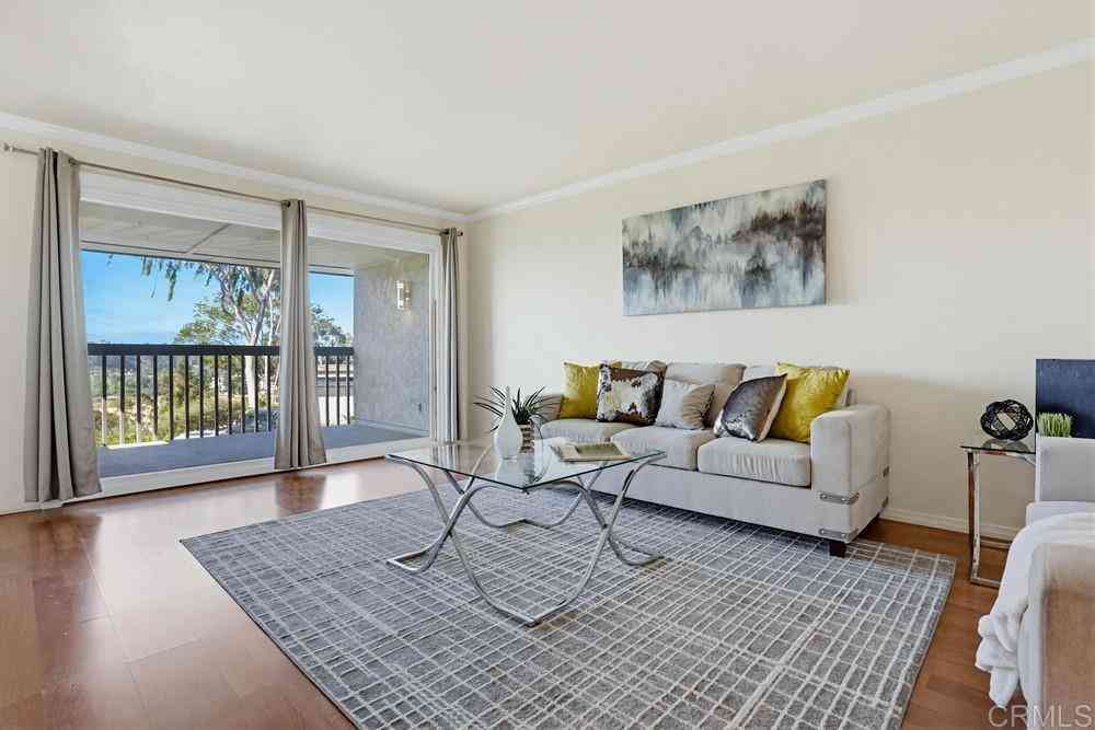 Townhouse For Sale - 6394 Caminito Lazaro<br/> San Diego, CA 92111