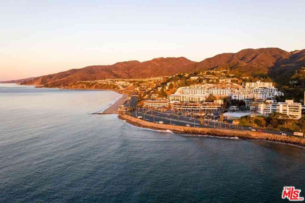 Condo For Sale - 17328 Tramonto Drive #206<br/> Pacific Palisades, CA 90272