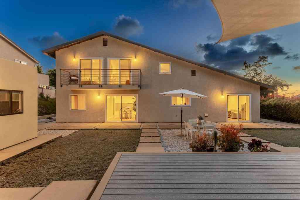 Homes For Sale - 6540 Persa St<br/> San Diego County, Carlsbad, CA 92009