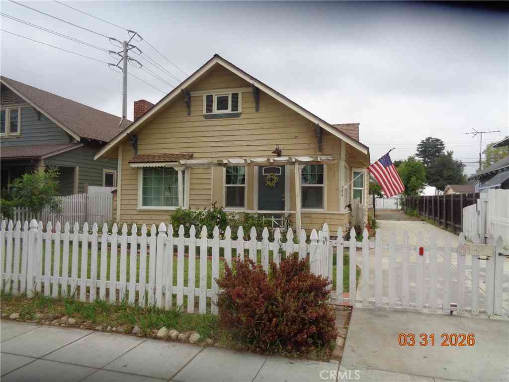 Homes For Sale - 723 E 9th Street<br/> San Bernardino County, Upland, CA 91786
