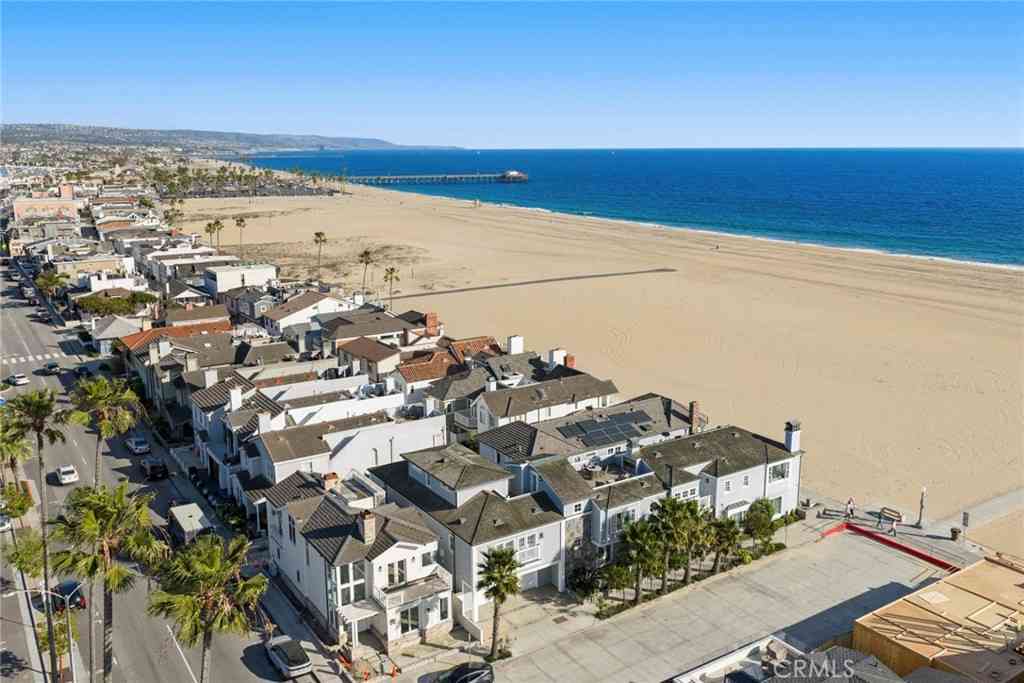 Homes For Sale - 524 W Oceanfront<br/> Newport Beach, CA 92661