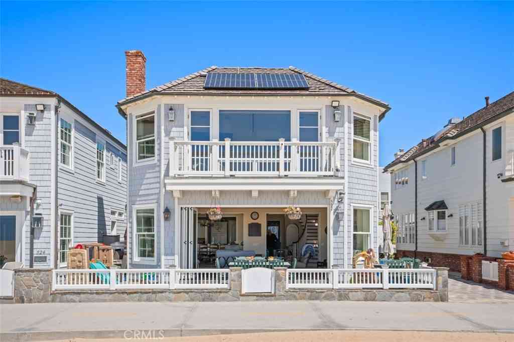 Homes For Sale - 522 W Oceanfront<br/> Newport Beach, CA 92661