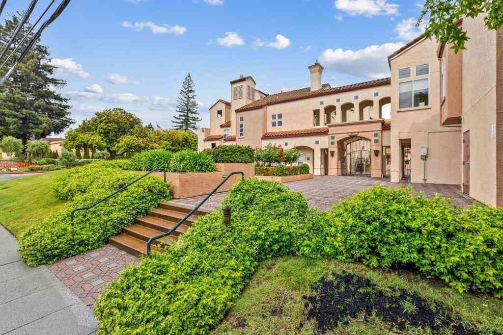 Townhouse For Sale - 1999 Ofarrell Street<br/> San Mateo, CA 94403