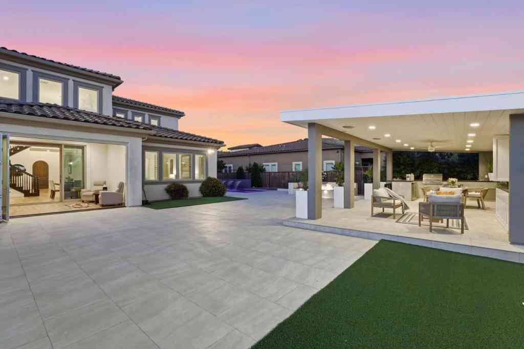 Homes For Sale - 18665 Corte Arcangel<br/> Santa Clara County, Morgan Hill, CA 95037