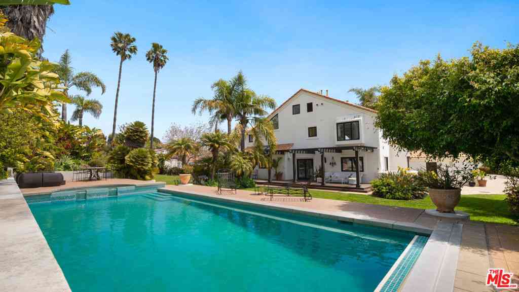 Homes For Sale - 29675 Harvester Road<br/> Malibu, CA 90265
