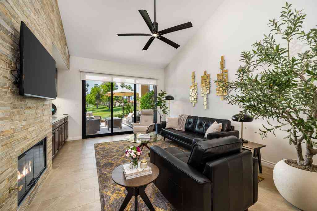 Condo For Sale - 38969 Wisteria Drive<br/> Palm Desert, CA 92211