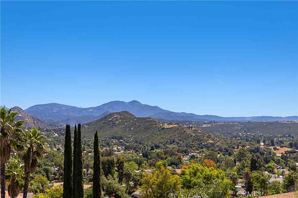 Homes For Sale - 16262 Oak Springs<br/> San Diego County, Ramona, CA 92065
