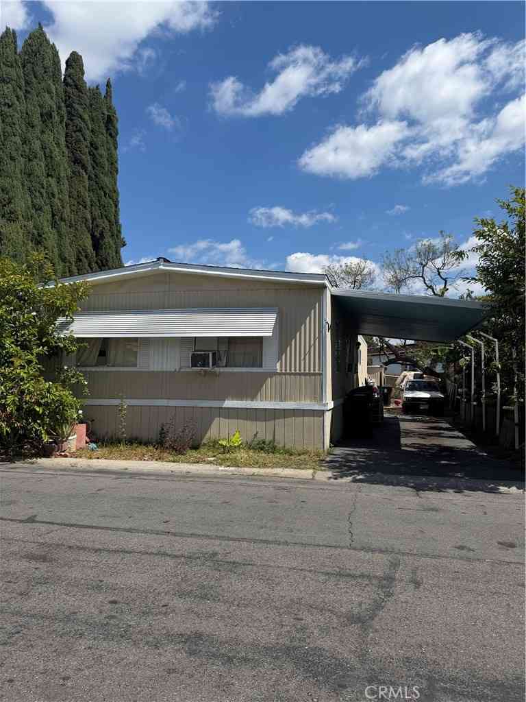 Mobile Home For Sale - 320 N Park Vista Spc 81 #81<br/> Orange County, Anaheim, CA 92806