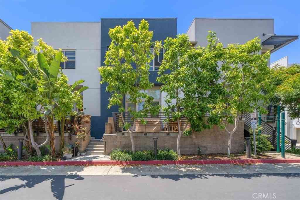 Townhouse For Sale - 5405 W 149th Place #14<br/> Heathrow, CA 90250